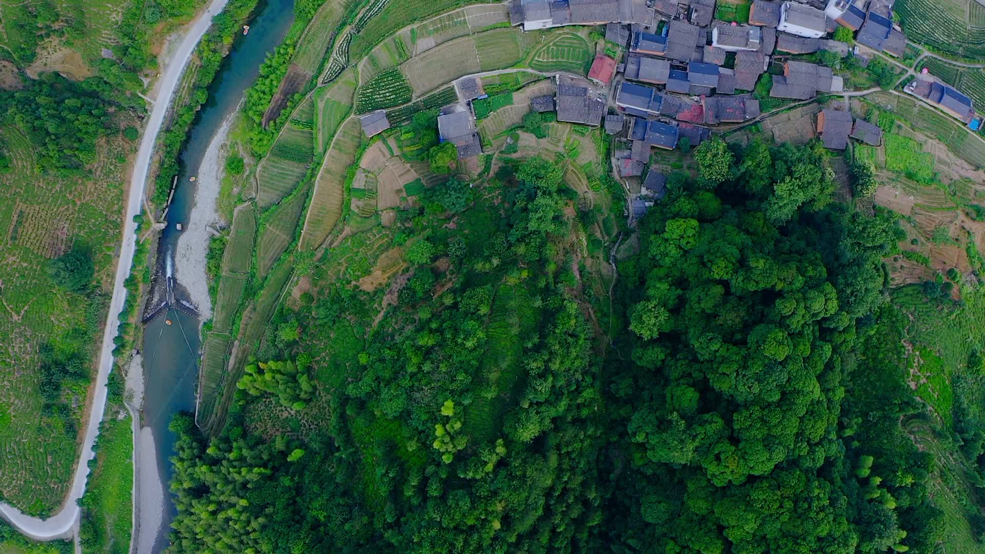 山谷中的村庄视频的预览图