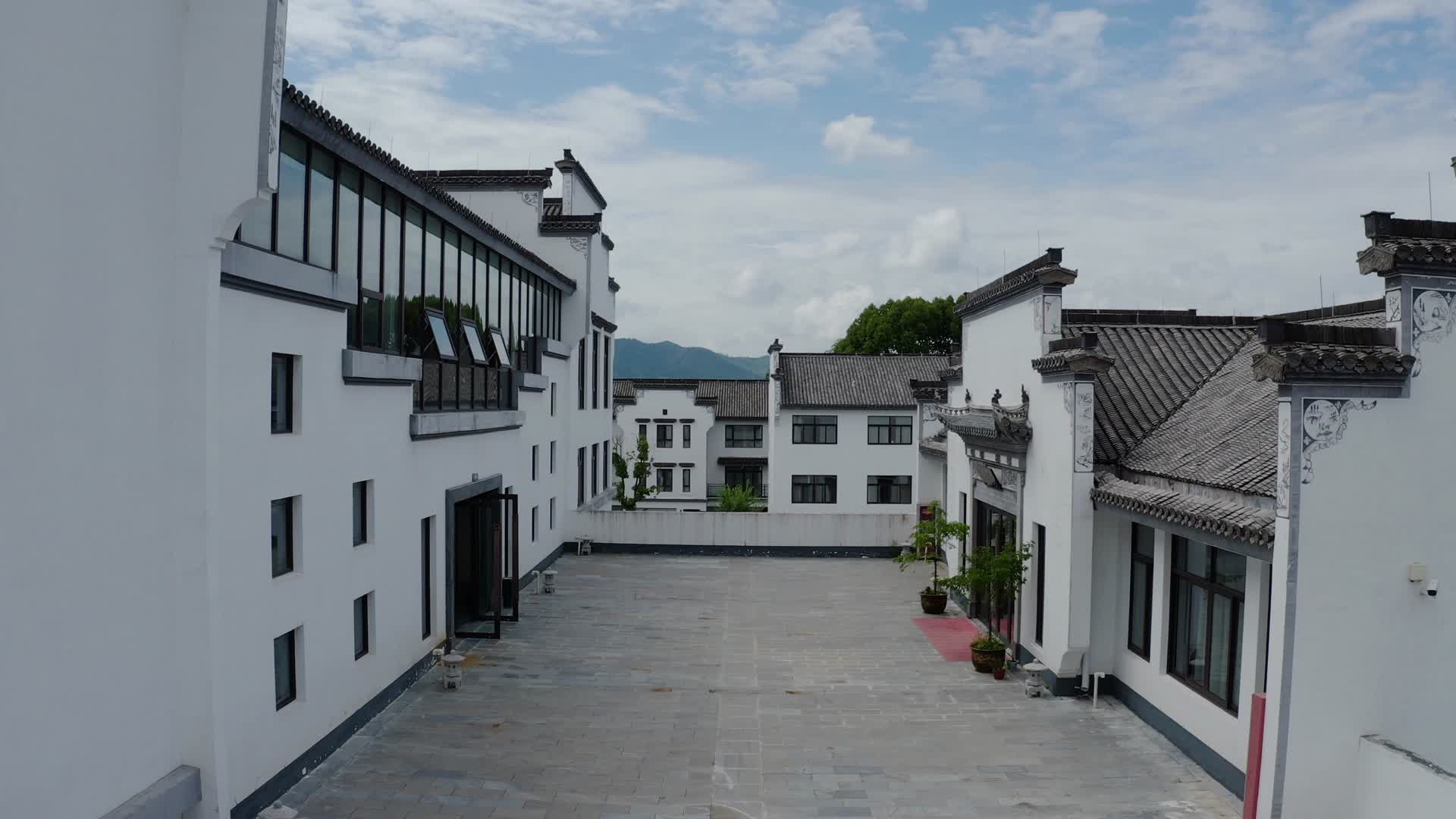 安徽黟县沃阁驿墅酒店4K航拍视频的预览图