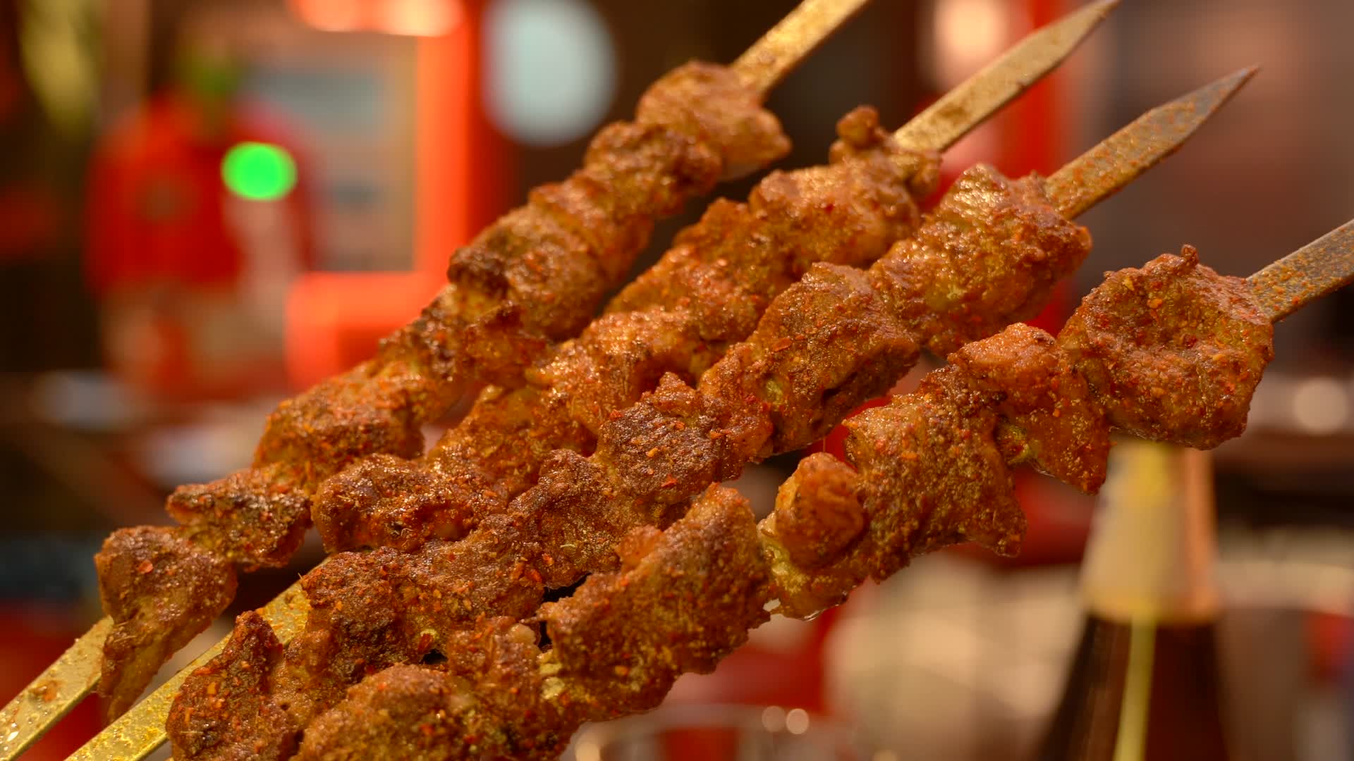 新疆美食烤羊肉串4K视频的预览图