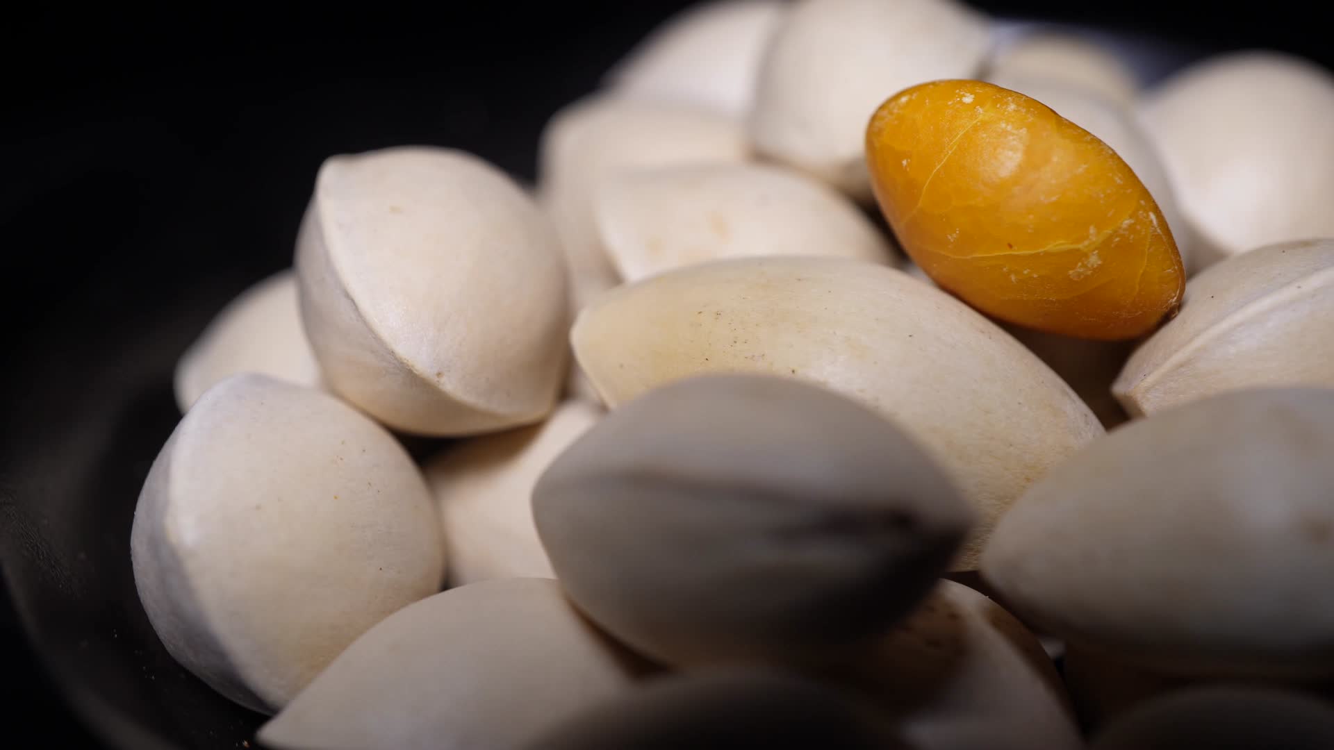 白果银杏香料调料卤肉食材调味料视频的预览图
