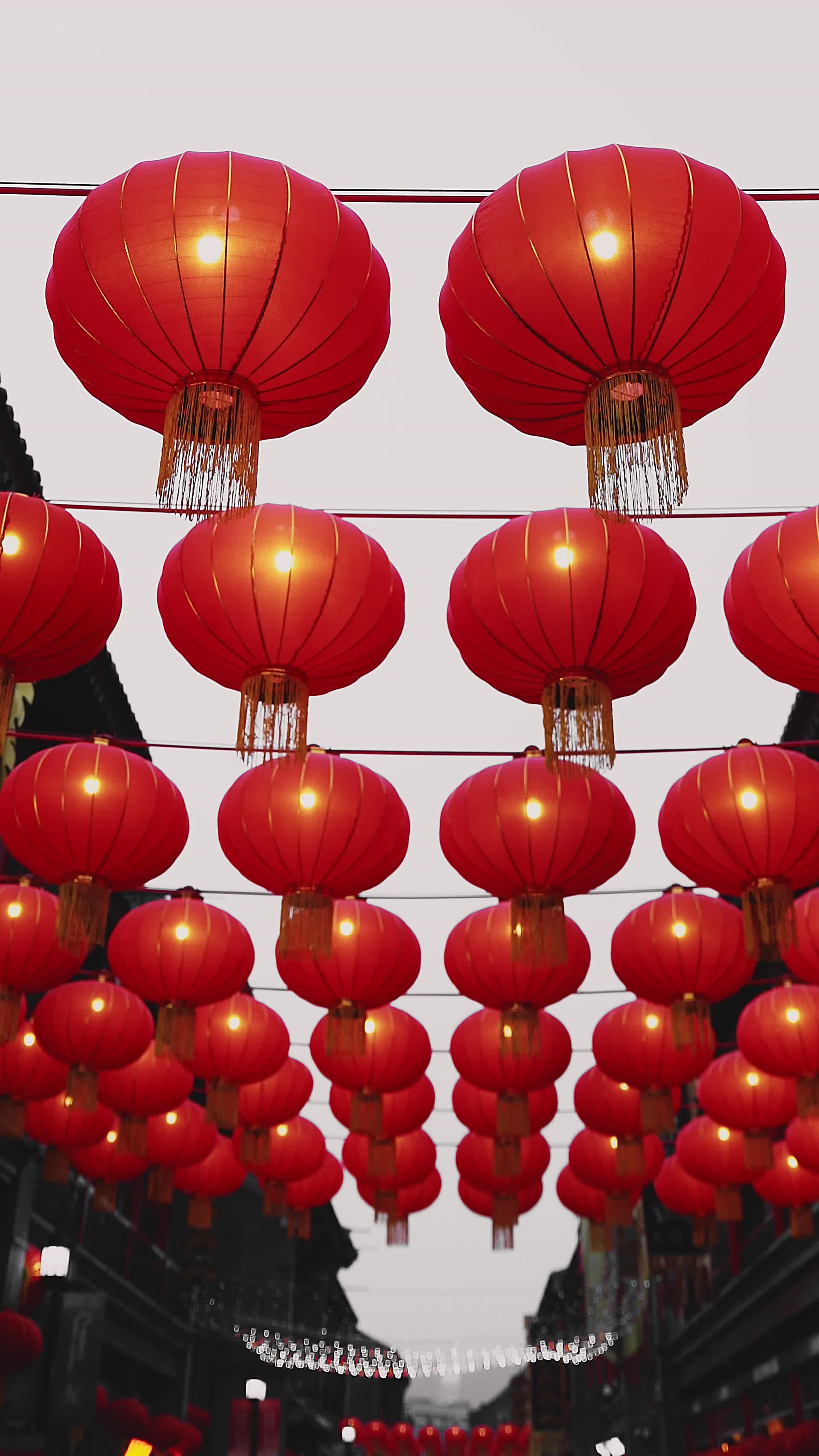 中国传统节日元宵节红灯笼天津古文化街庙会集市视频的预览图