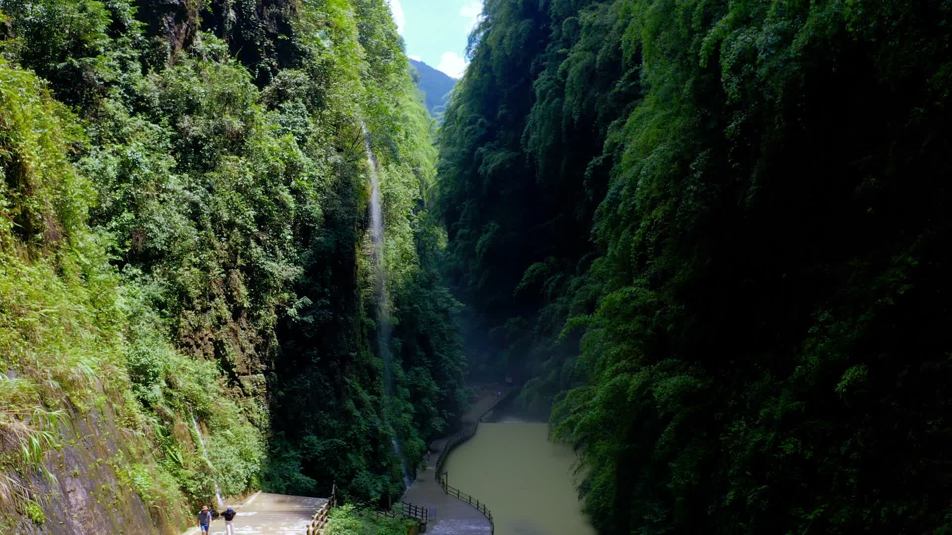 蜿蜒曲折的峡谷视频的预览图