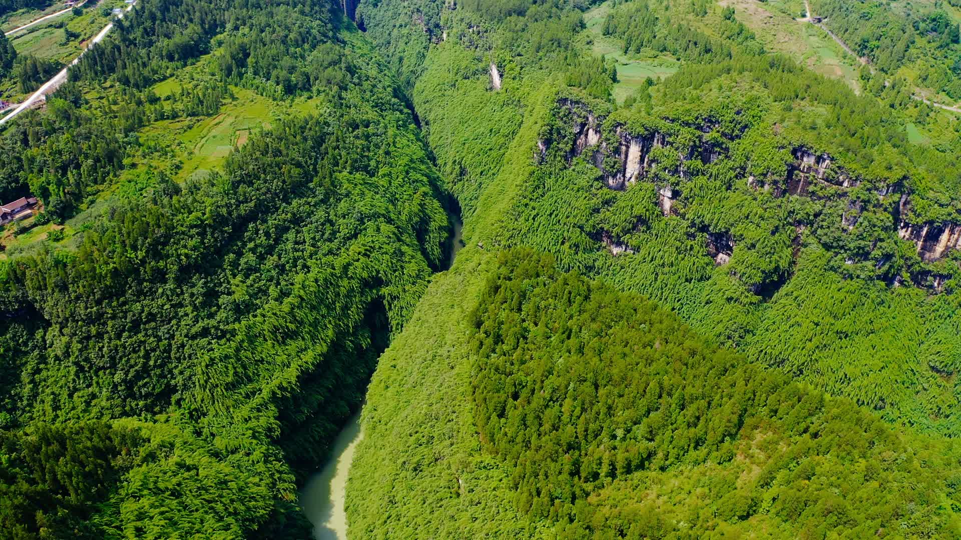 细长陡峭的峡谷视频的预览图