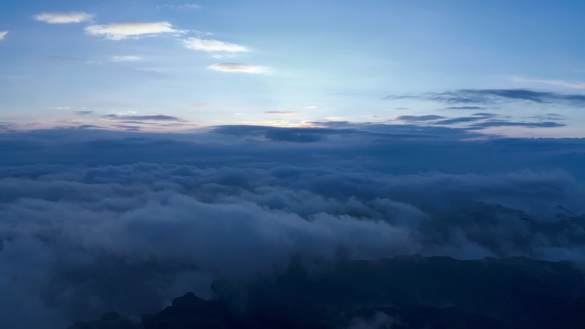 清晨时分的云海视频的预览图