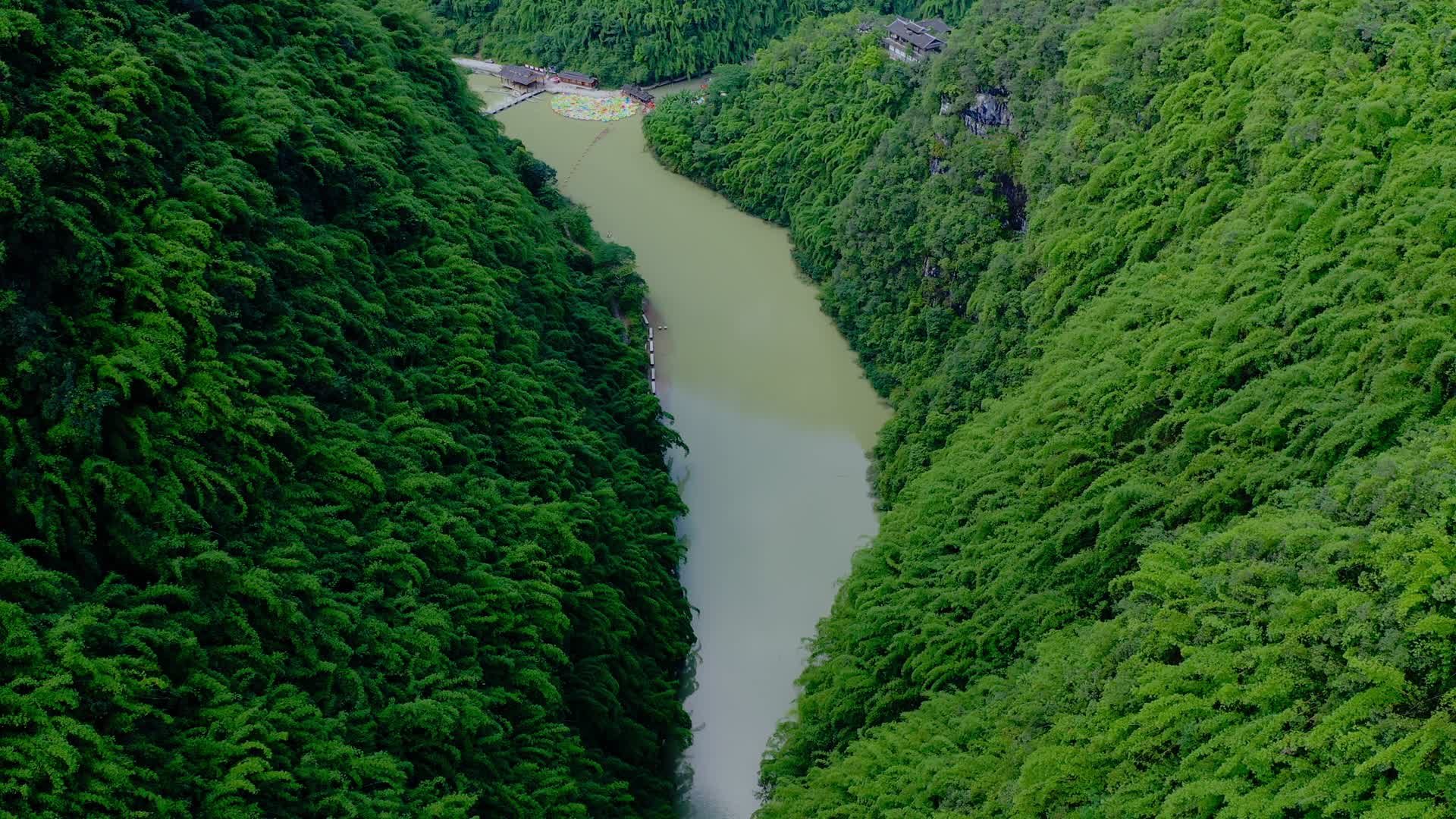蜿蜒曲折的峡谷视频的预览图