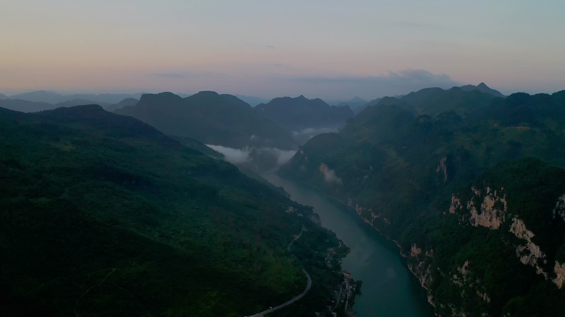乌江两岸的自然风光视频的预览图