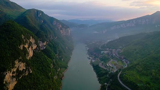 清晨时分的乌江峡谷美景视频的预览图