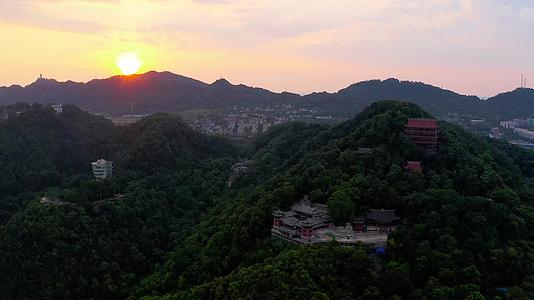 重庆南山上的宗教建筑视频的预览图