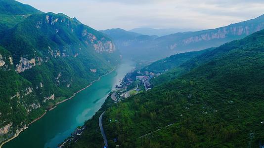 清晨时分的乌江峡谷美景视频的预览图