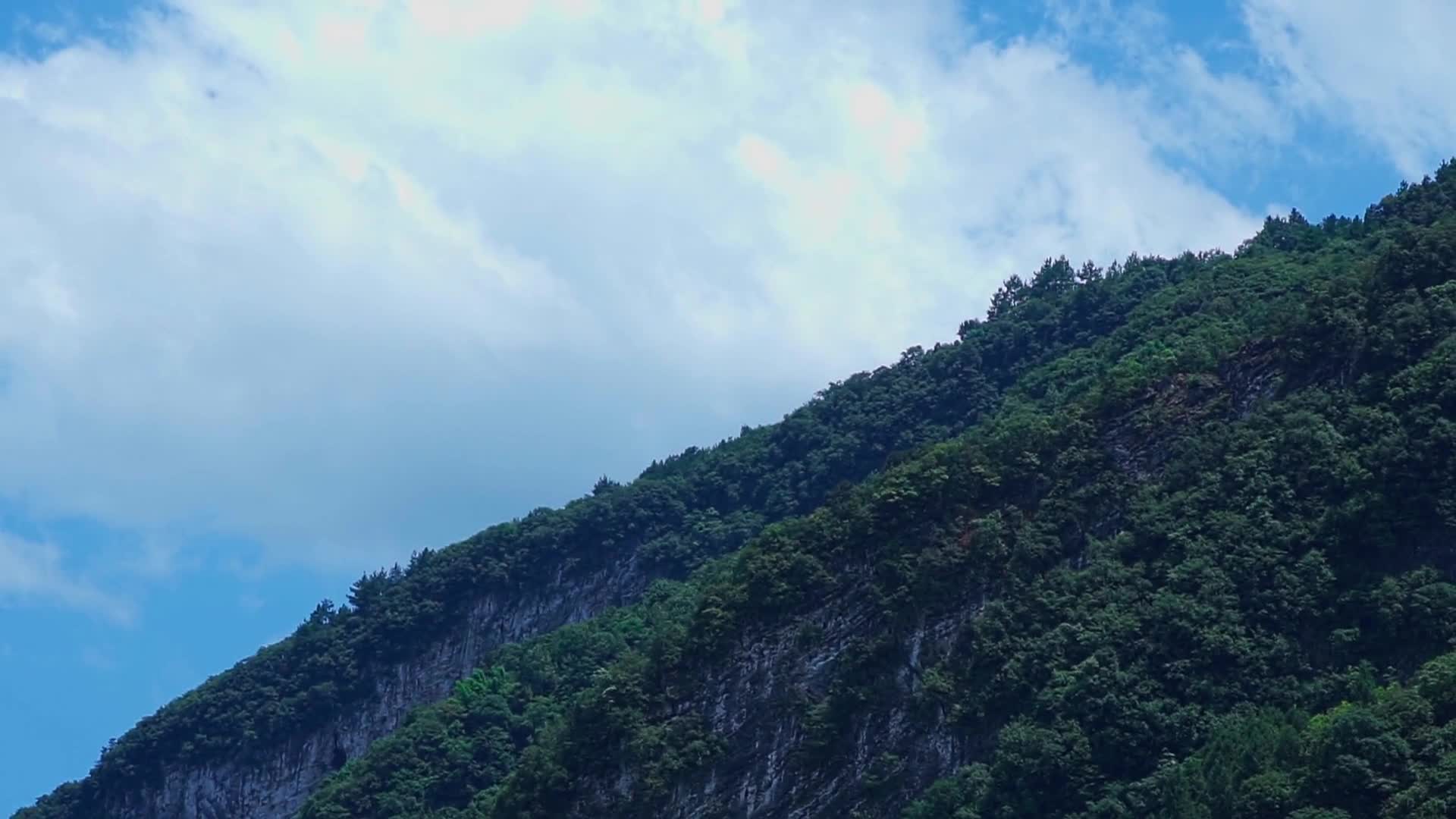乌江两岸的山峰视频的预览图
