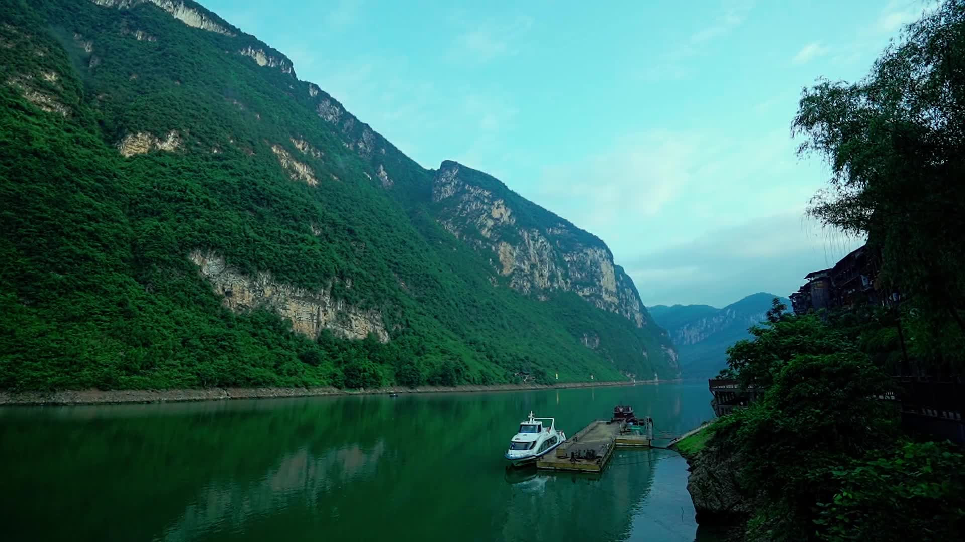 乌江上的延时美景视频的预览图