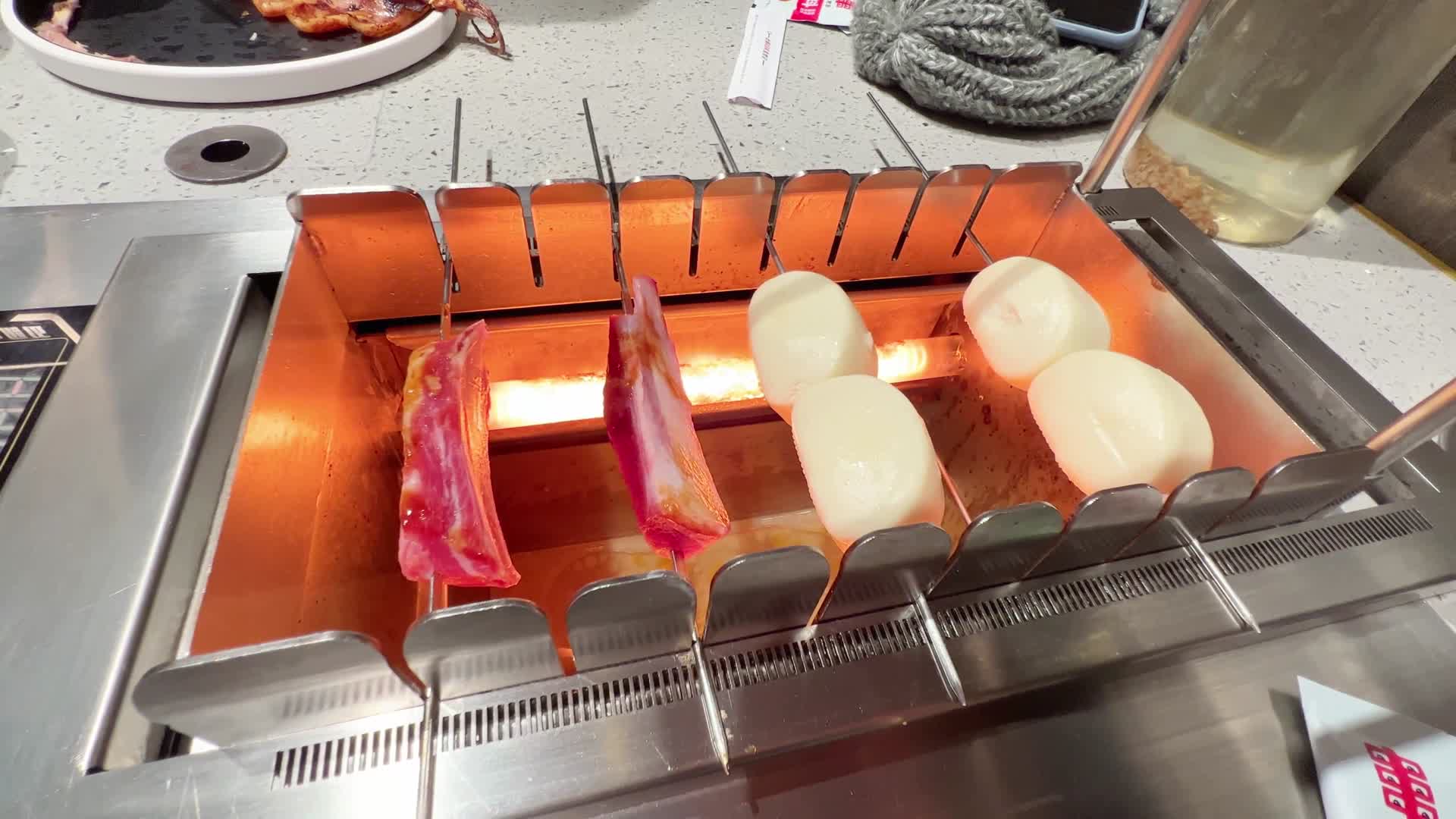 大排档烤肉烤串烧烤解馋美食电烤串视频的预览图