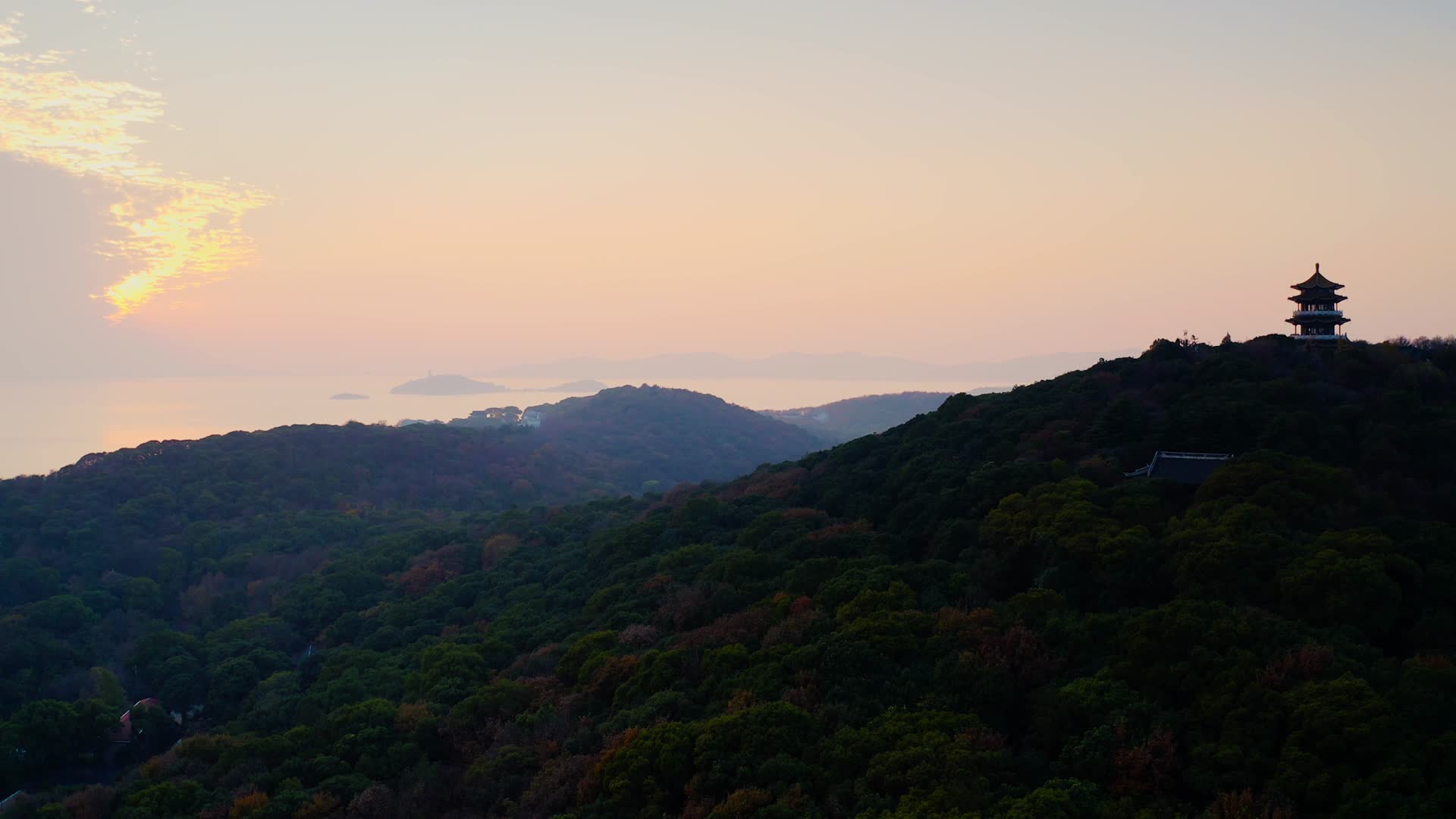 航拍鼋头渚的夕阳视频的预览图