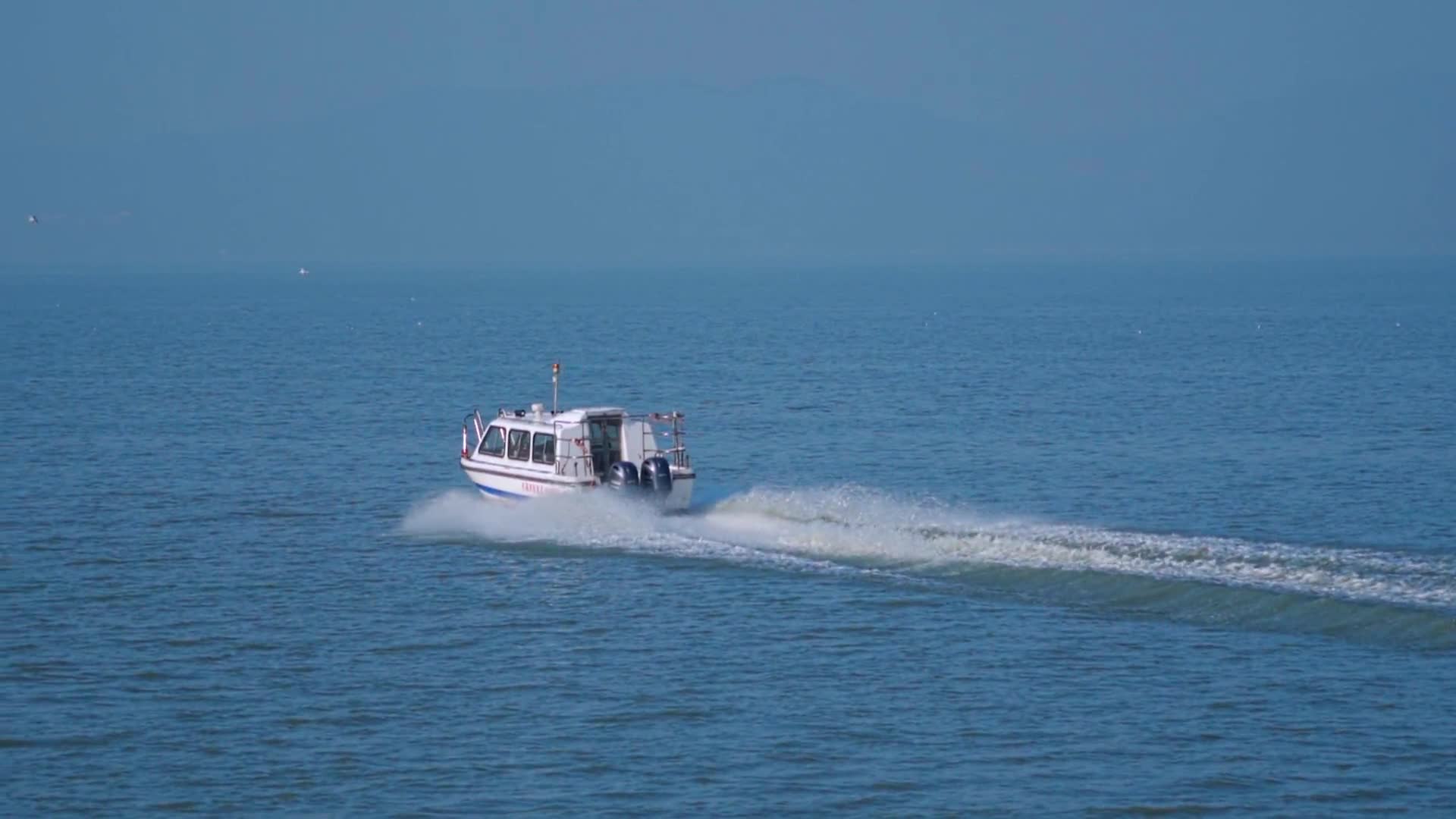 太湖上的观光船视频的预览图