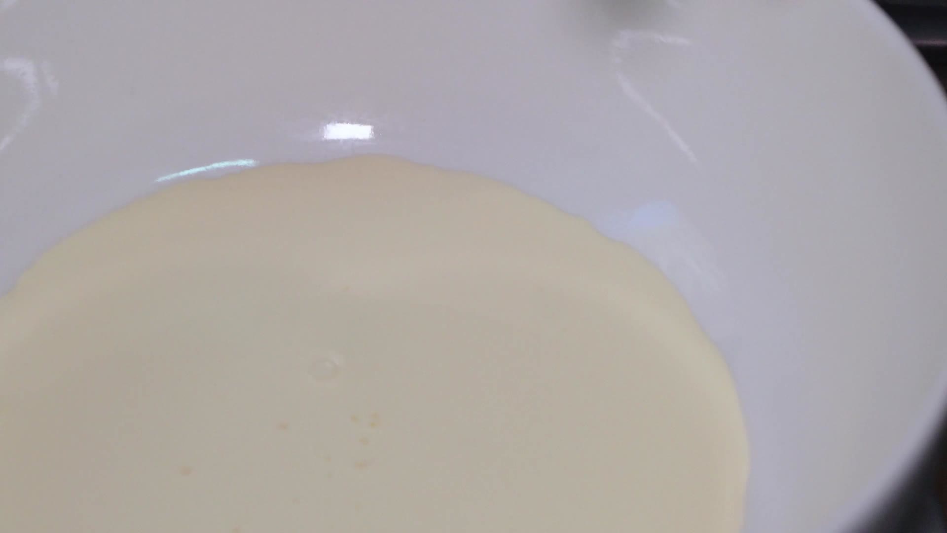淡奶油打蛋器打发奶油做蛋糕西点视频的预览图