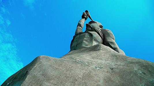 东极岛财伯公雕塑视频的预览图