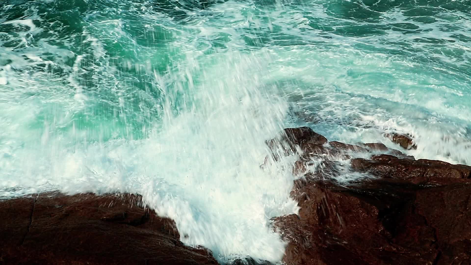 汹涌的海水视频的预览图
