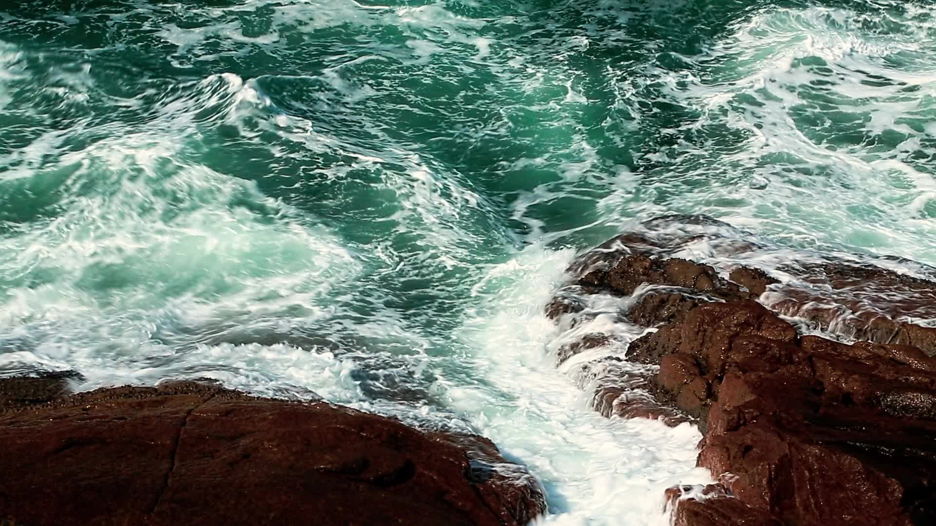 汹涌的海水视频的预览图