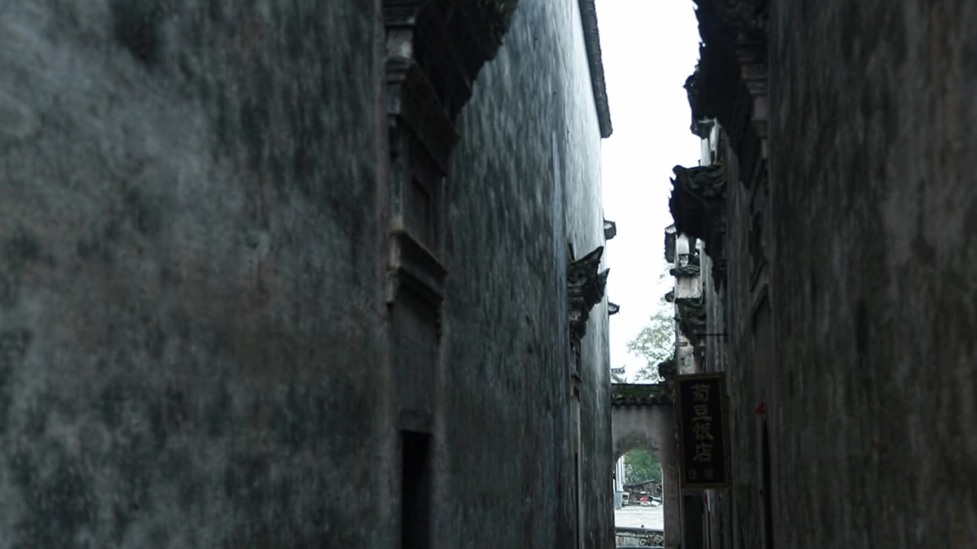 南屏古村的街巷视频的预览图