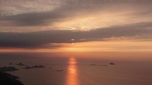 航拍大海日出彩霞福建湄洲岛视频的预览图