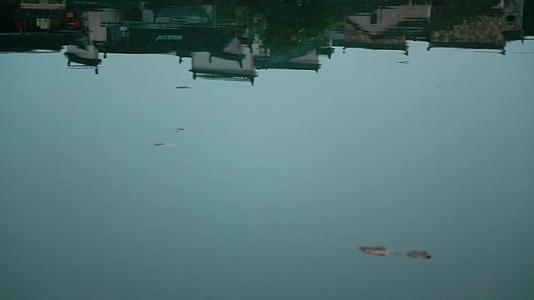 水中倒影中的宏村视频的预览图