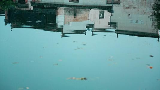 水中倒影中的宏村视频的预览图