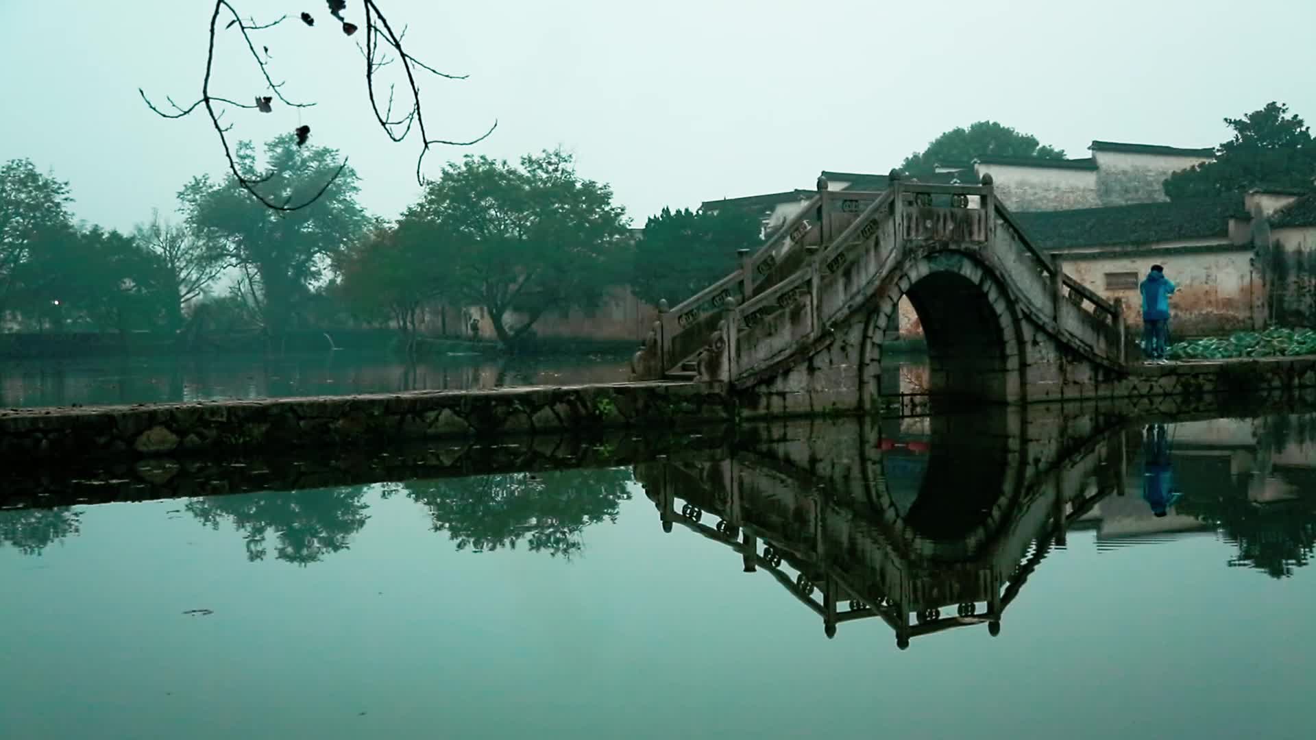古朴的石桥视频的预览图