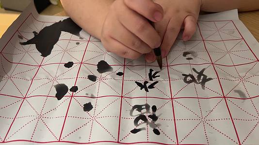 儿童练字帖软笔书法练字写字视频的预览图