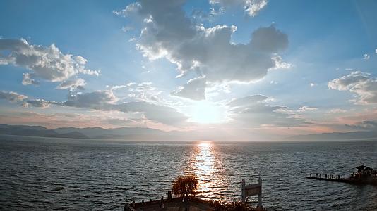 4K大理洱海龙龛码头晚霞日出日落视频的预览图