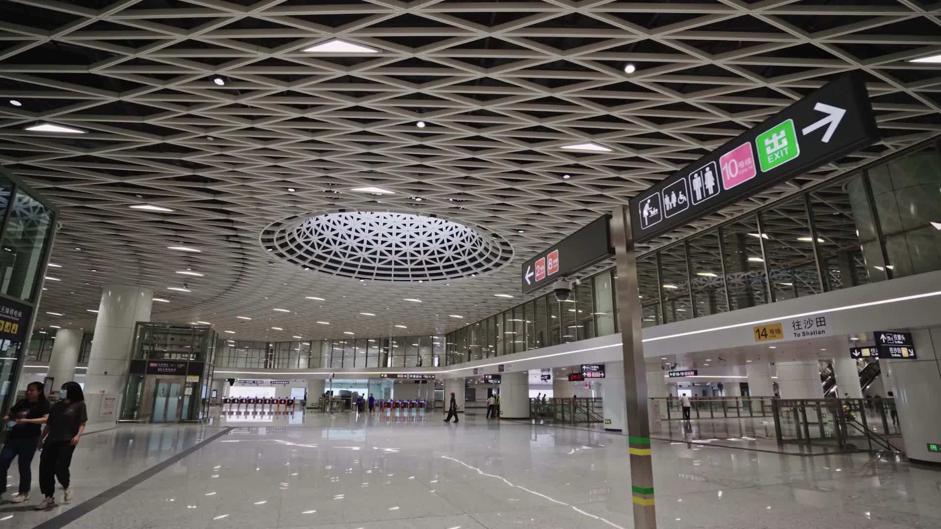 深圳龙岗大运地铁站视频的预览图