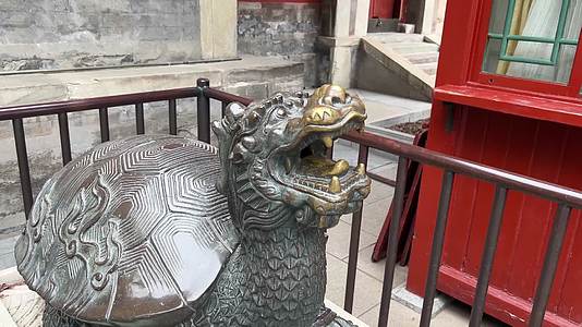 古建筑青铜雕塑青铜像铜河铜龟龟鹤延年镇宅吉祥视频的预览图