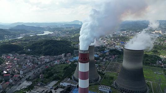 航拍能源生产火力发电厂污染环保视频的预览图