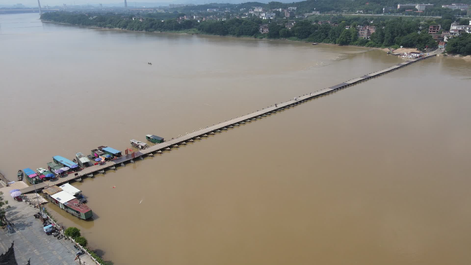 航拍江西赣州古浮桥视频的预览图