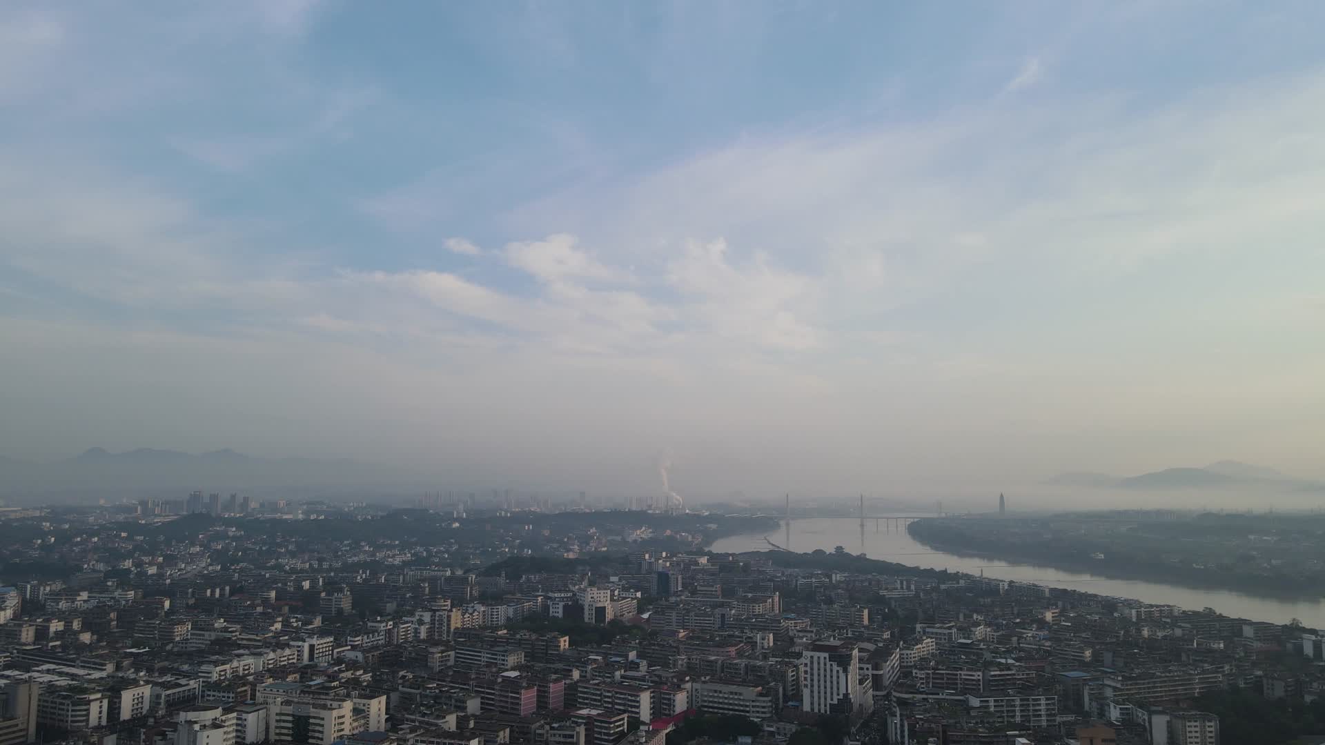 航拍江西赣州城市清晨全景视频的预览图