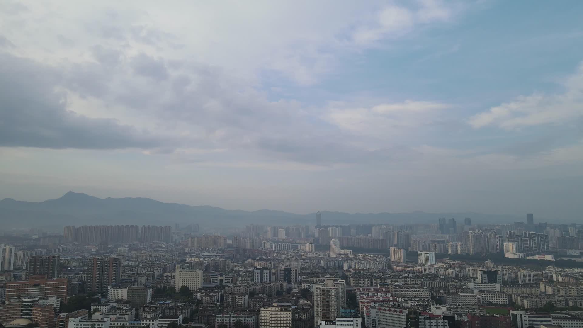 航拍江西赣州城市清晨全景视频的预览图