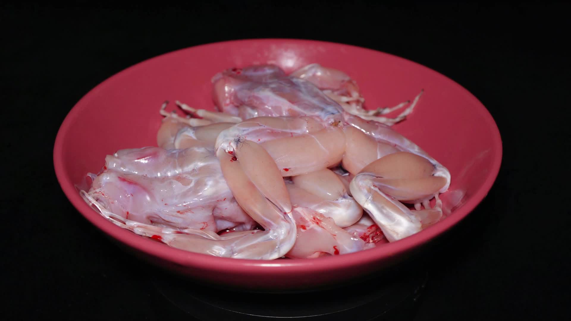 海鲜食材牛蛙美食视频的预览图