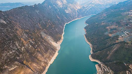 8K自然震撼大气长江三峡巫峡段河流地貌航拍延时视频的预览图