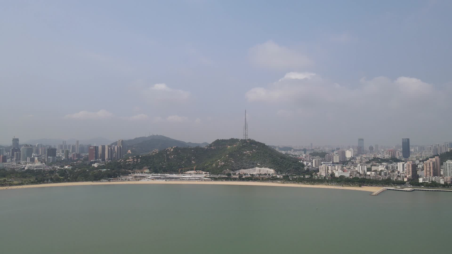 航拍珠海城市风光大海沙滩视频的预览图