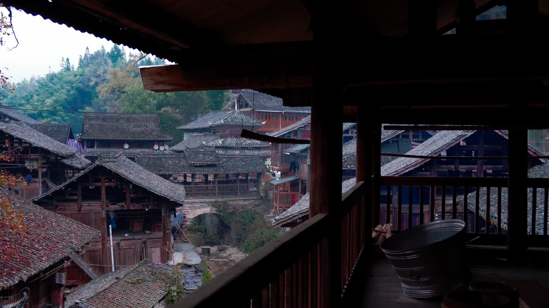 贵州少数民族的村寨视频的预览图