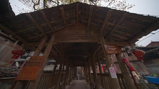 贵州少数民族村寨的木桥视频的预览图