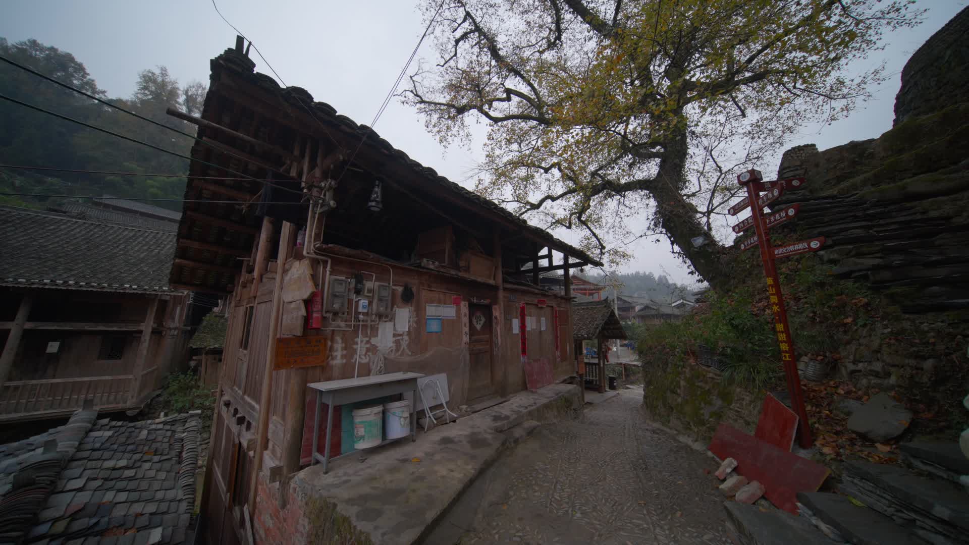 贵州侗寨的街道视频的预览图