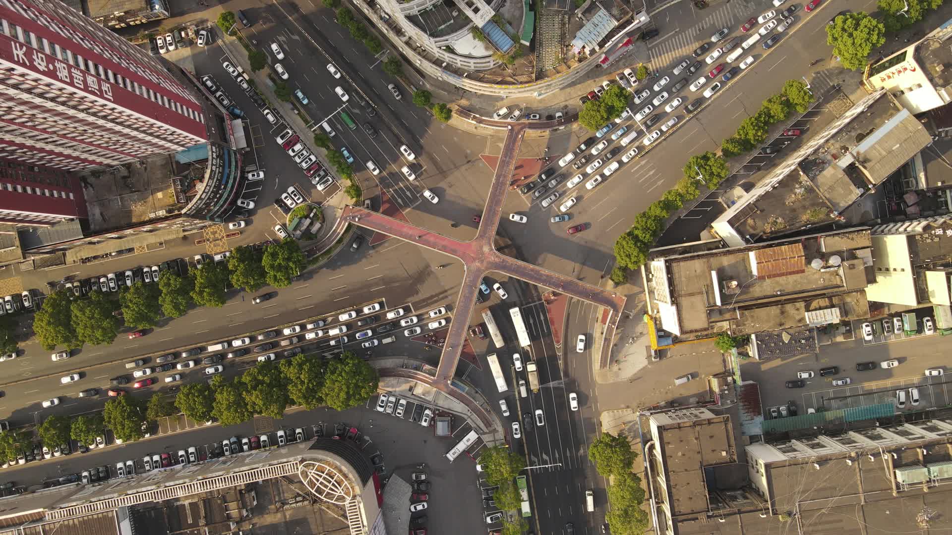 航拍城市拥堵交通湖南长沙视频的预览图