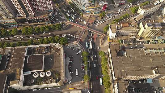 航拍城市拥堵交通湖南长沙视频的预览图