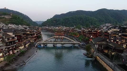 湖南湘西凤凰古城吊脚楼航拍视频的预览图