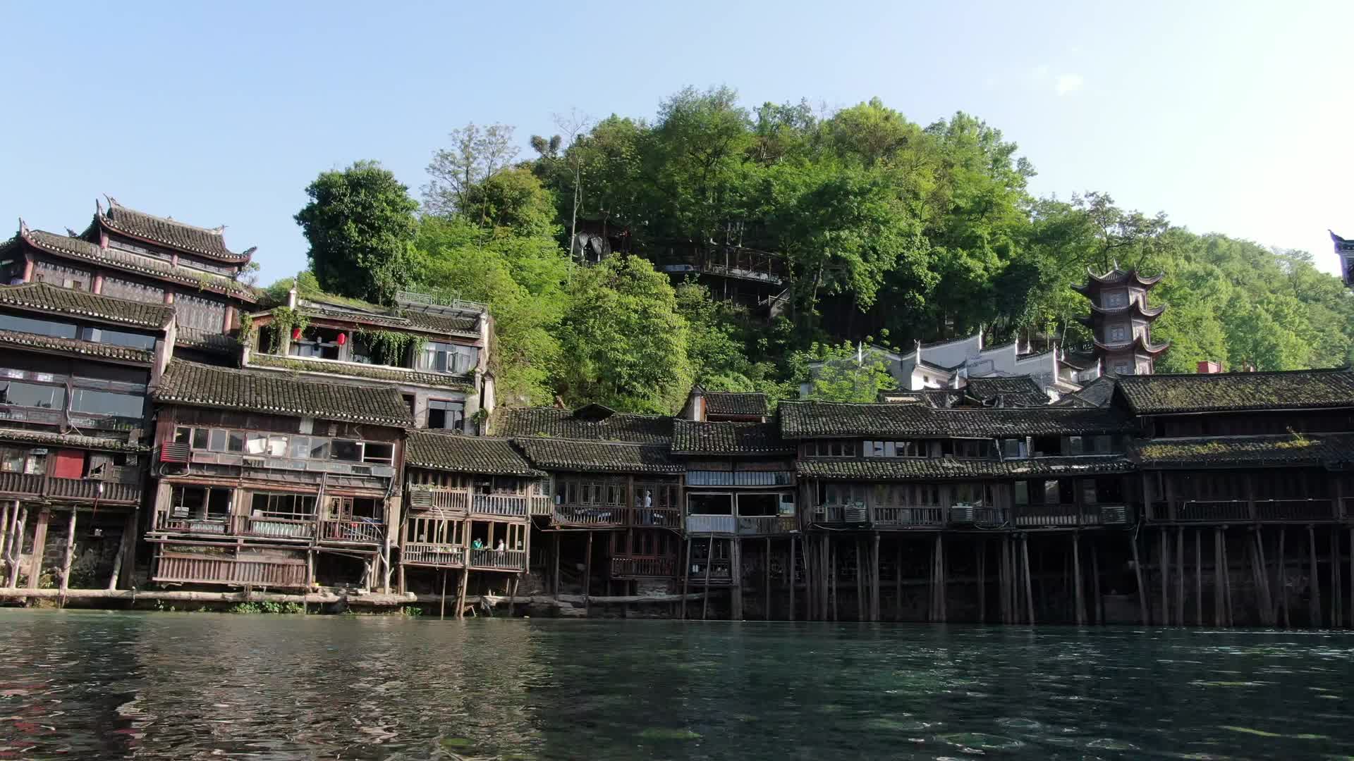 湖南湘西凤凰古城吊脚楼航拍视频的预览图