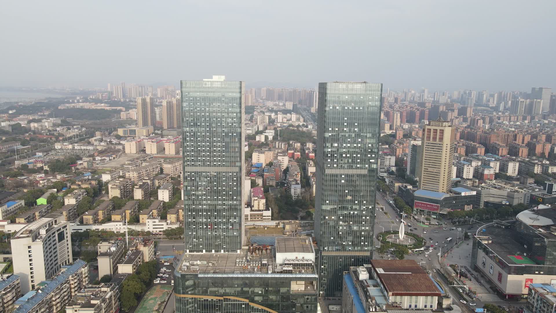 湖南湘潭中心双子塔地标航拍视频的预览图