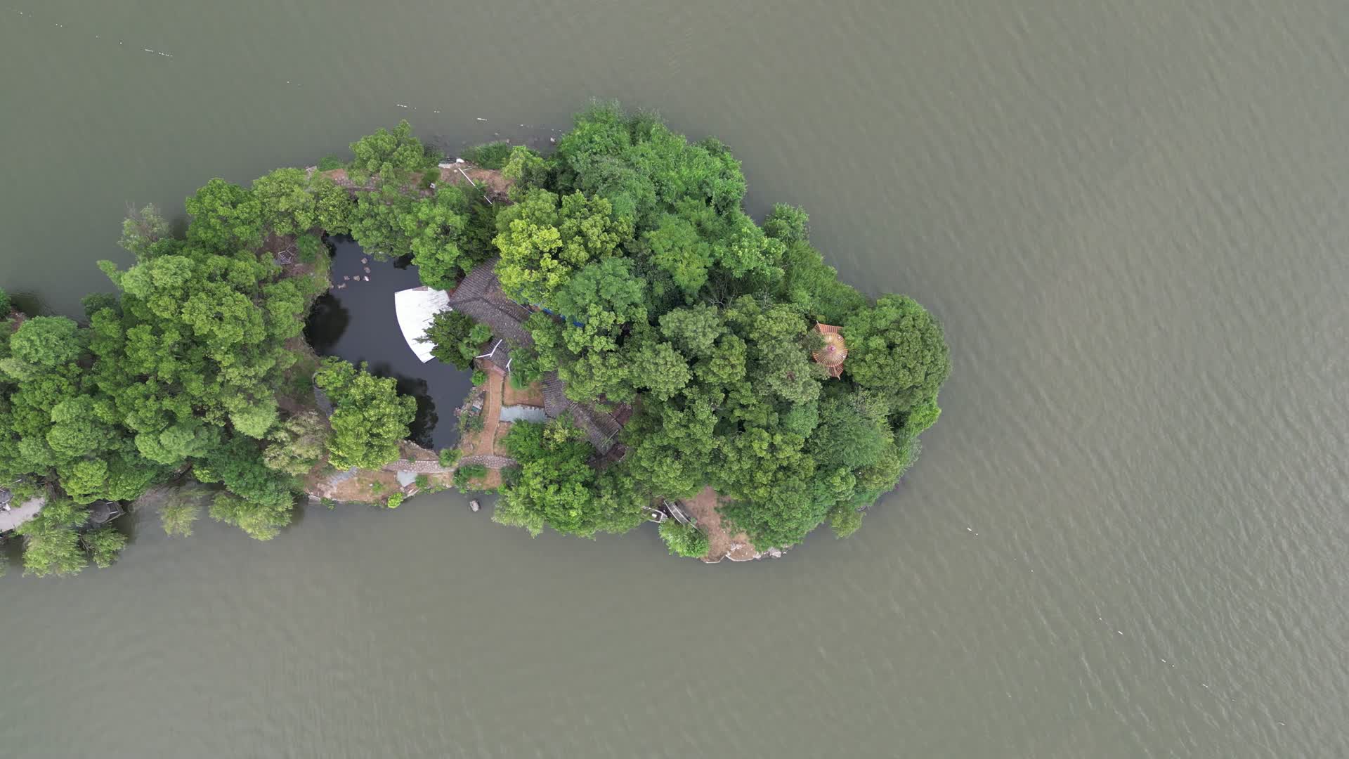 航拍湖北黄石城市公园风光视频的预览图