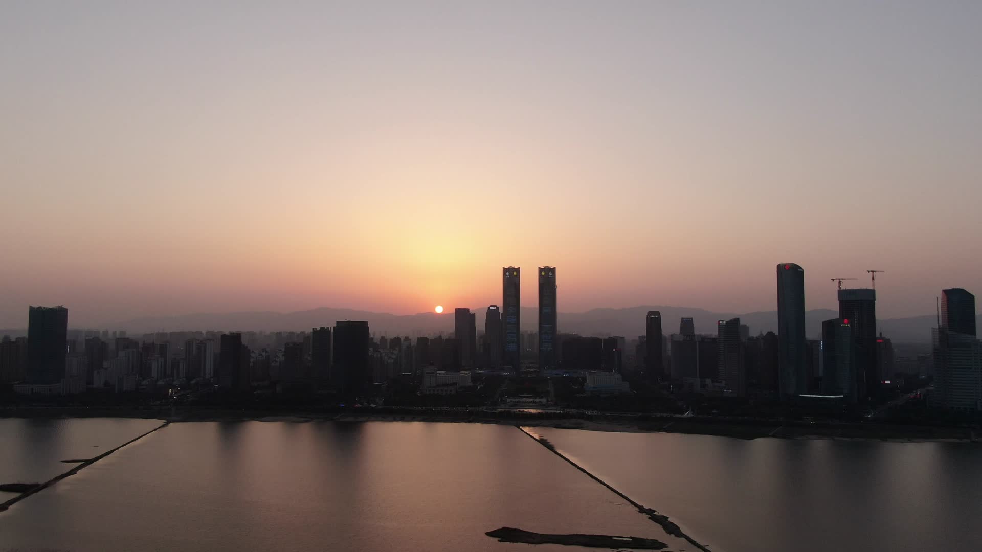 江西赣江城市风光航拍视频的预览图