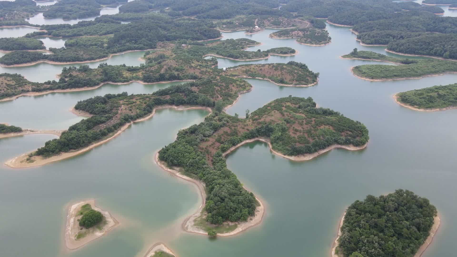 航拍湖北荆州洈水景区4A景区视频的预览图