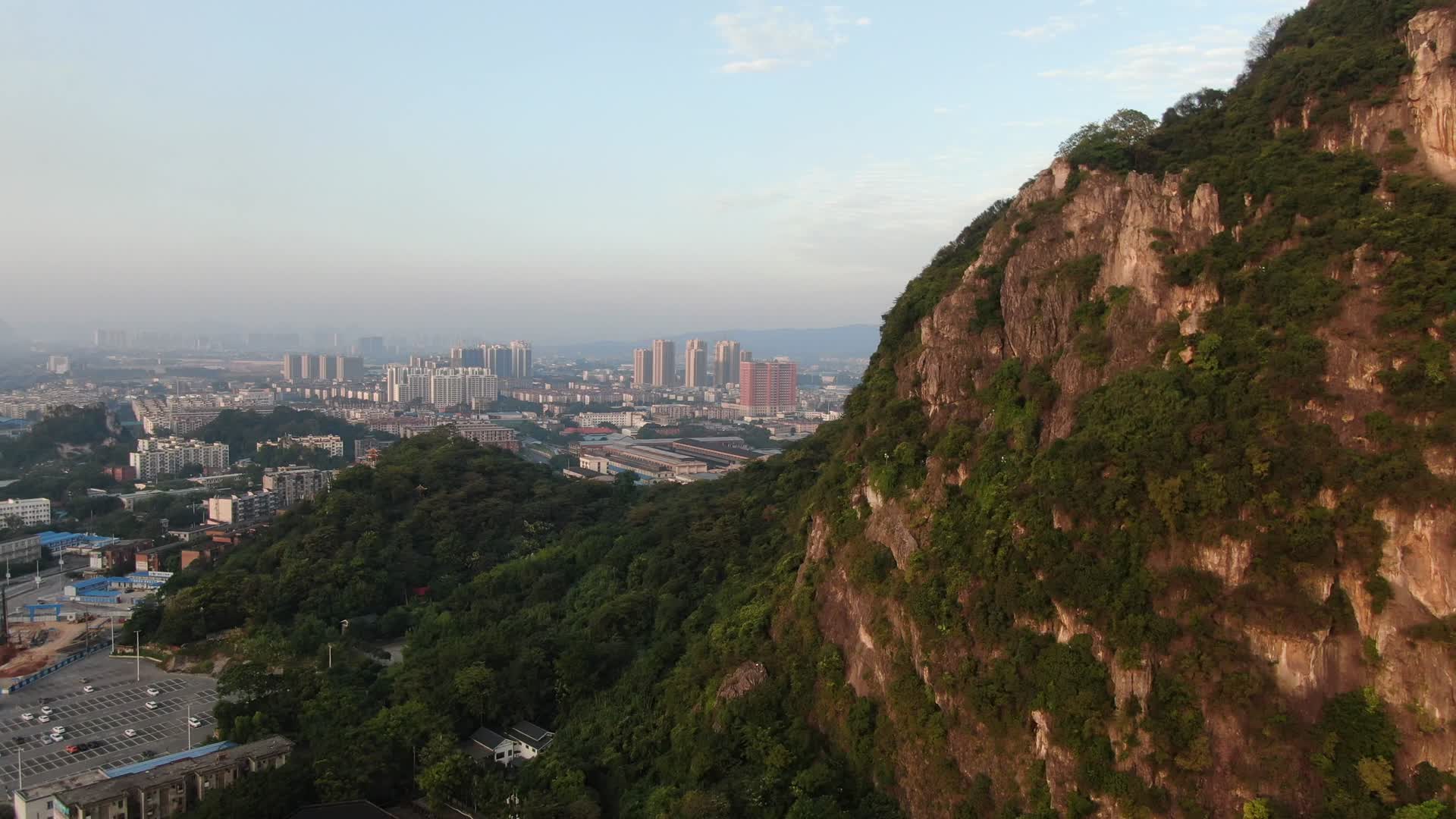 广西柳州鹅山公园航拍视频的预览图
